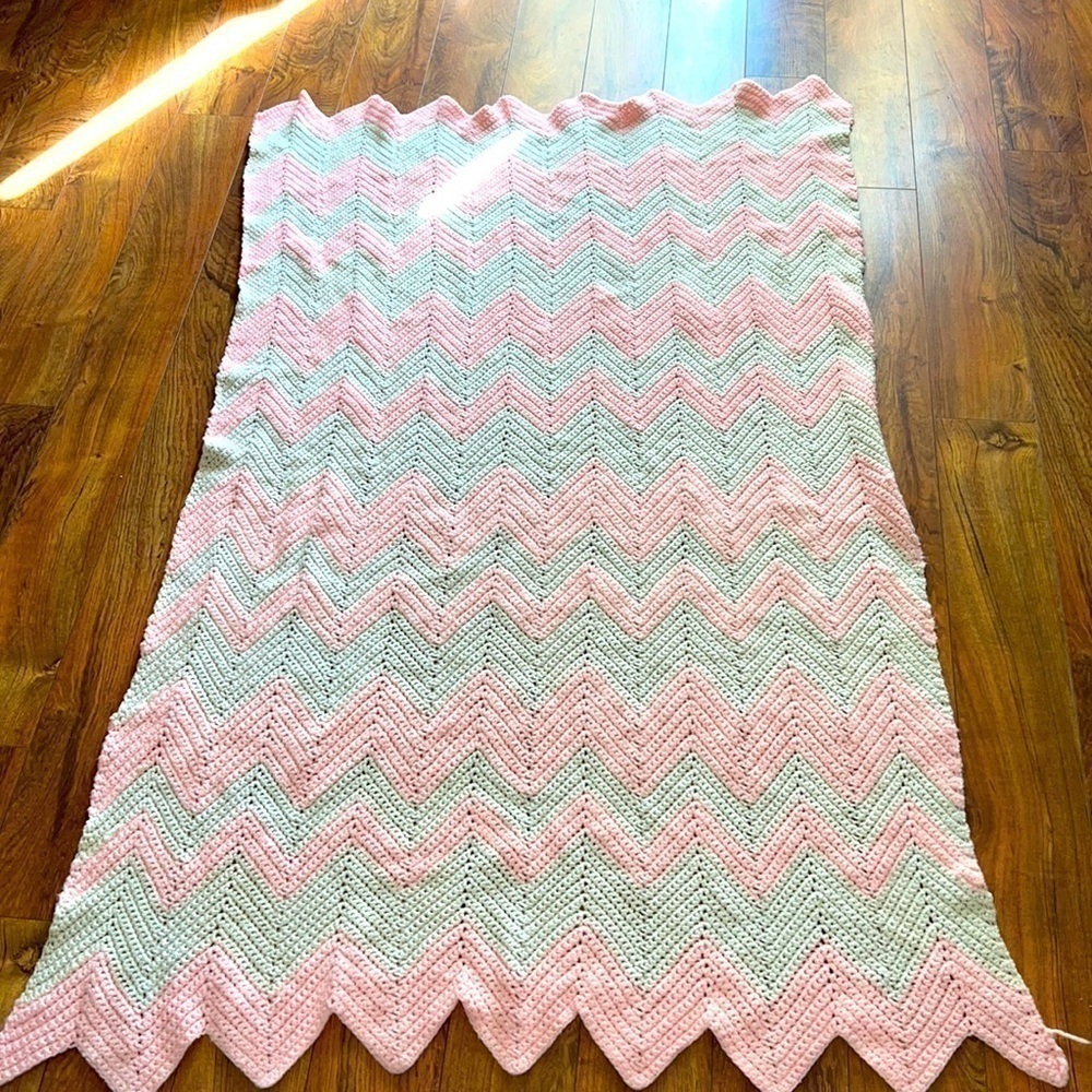 VINTAGE Handcrafted Crocheted Pink & White Blanket 60x40